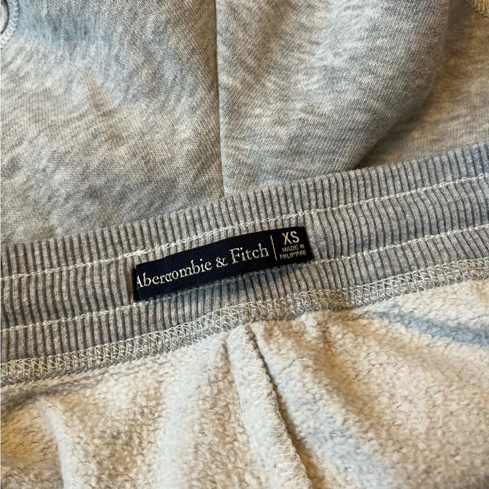 ABERCROMBIE Gray Sweat Shorts Emblem Drawstring XS - Picture 3 of 5